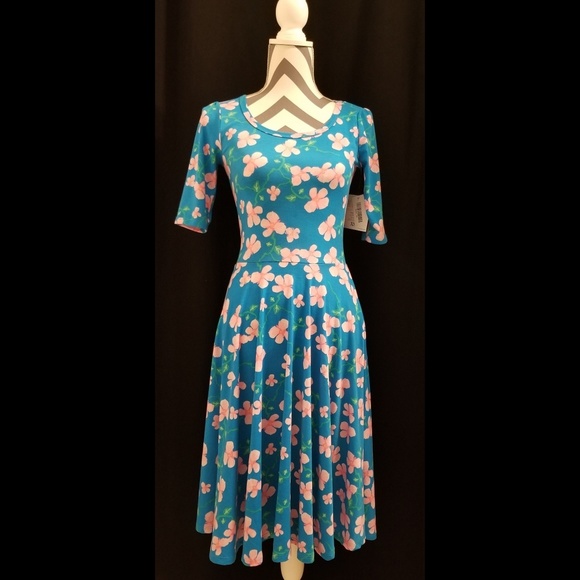LuLaRoe Dresses & Skirts - LulaRoe Nicole Dress XS